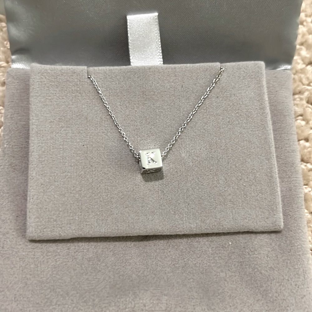 Capsul silver mini block “K” initial necklace